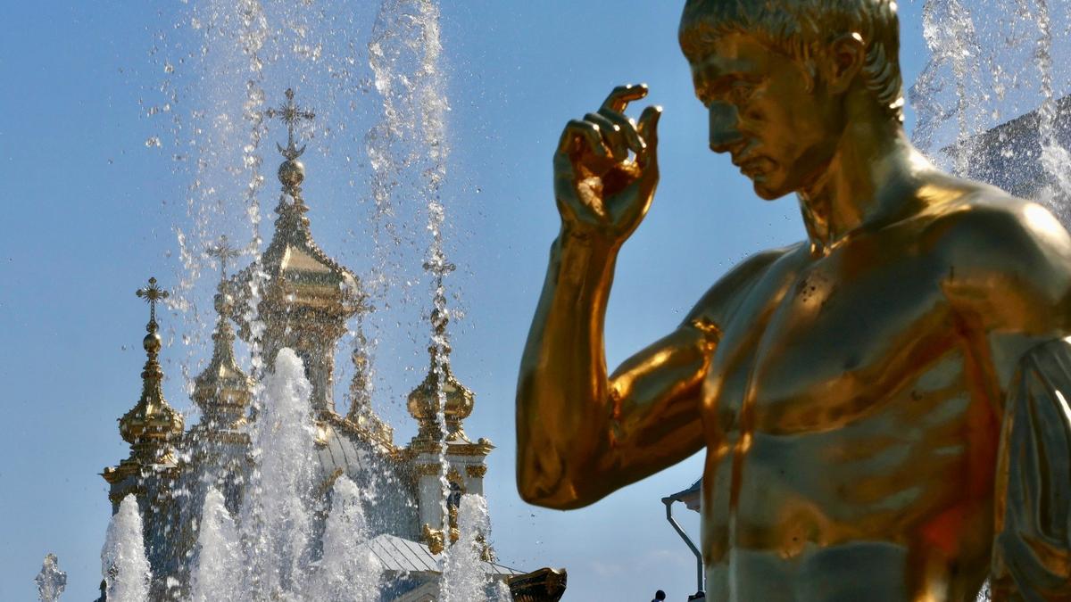 В Петергофе состоялся торжественный пуск всех фонтанов Нижнего парка