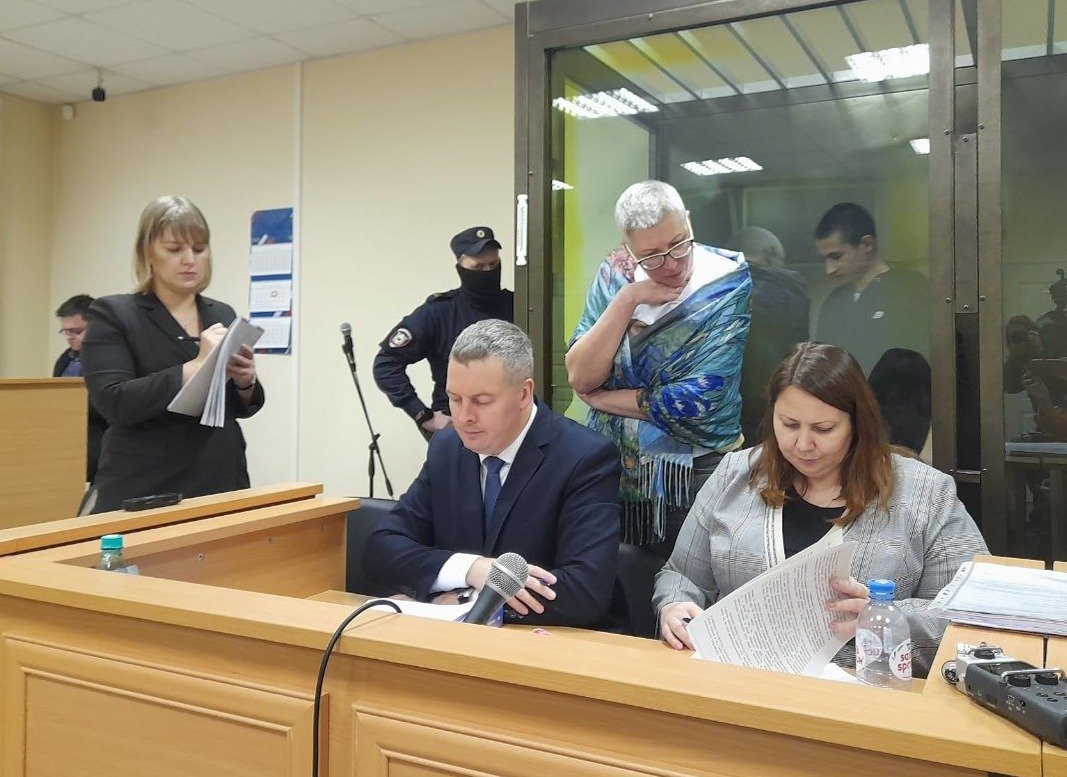 Адвокаты Дарья Кольцова, Сергей Локтев и Лариса Дордий. За ними — Татьяна Балазейкина.