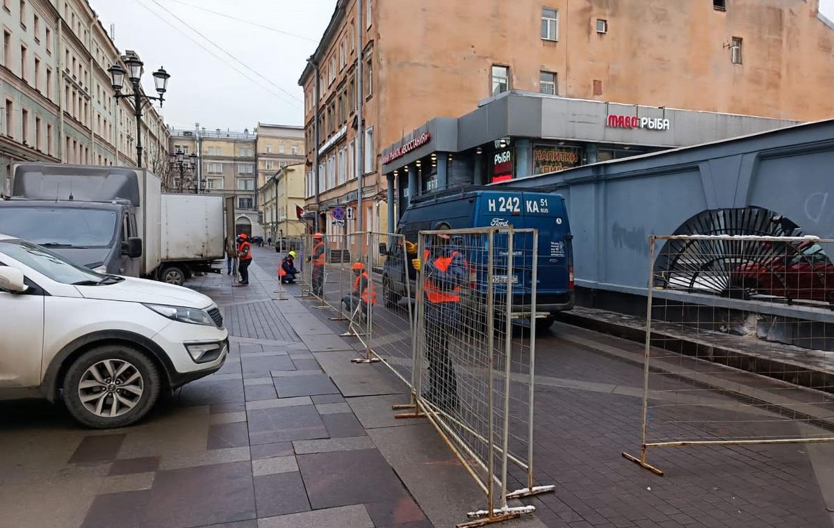 Незаконные магазины и автосервис снесли в центре Петербурга. Общая площадь  освобождённой территории — 641 квадратный метр. — Новости Санкт-Петербурга  › МР7.ру