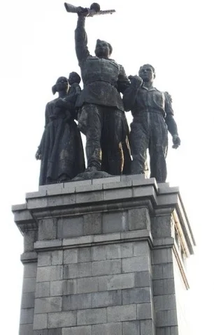 381px-Monument_to_the_Soviet_Army,_Sofia