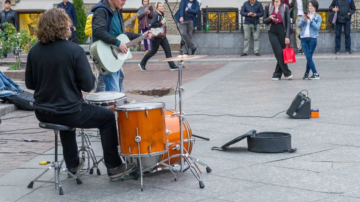 Под мостом Бетанкура и на набережной Карповки: где в Петроградском районе можно выступать музыкантам