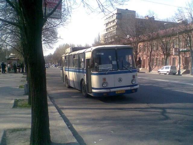 800px-Запорожский_автобус_2k10-04-15-19