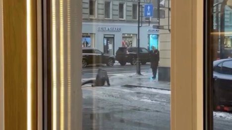 Пять человек за 20 минут упали на одном скользком участке в Петроградском районе