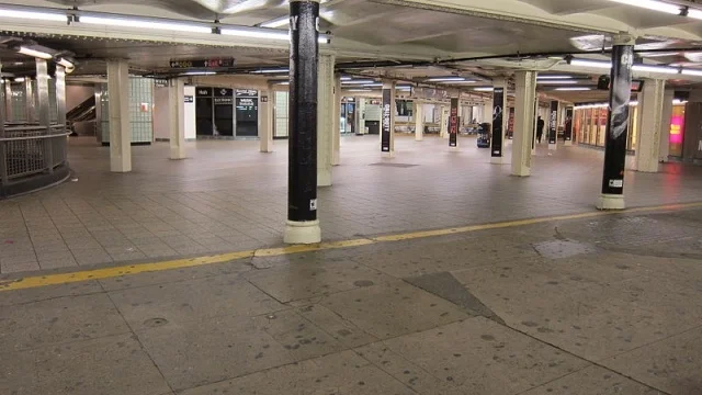 Times_Square_subway_station_shutdown_during_hurricane_Sandy.jpg