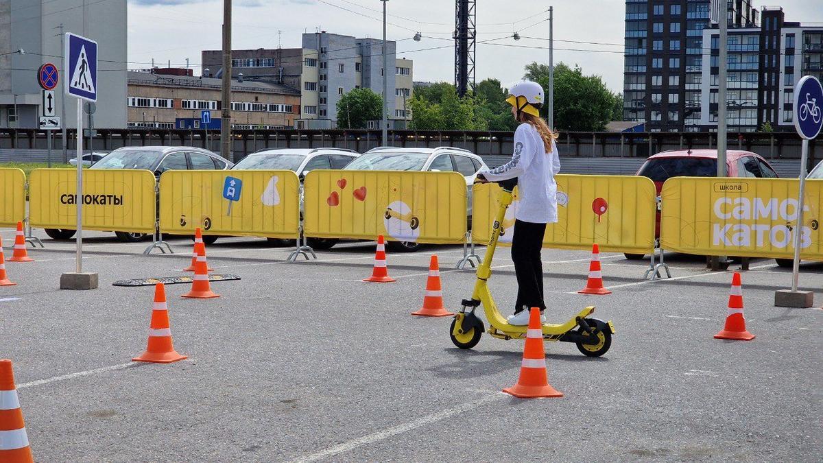 «Школу вождения кикшеринга» открыли в Петербурге