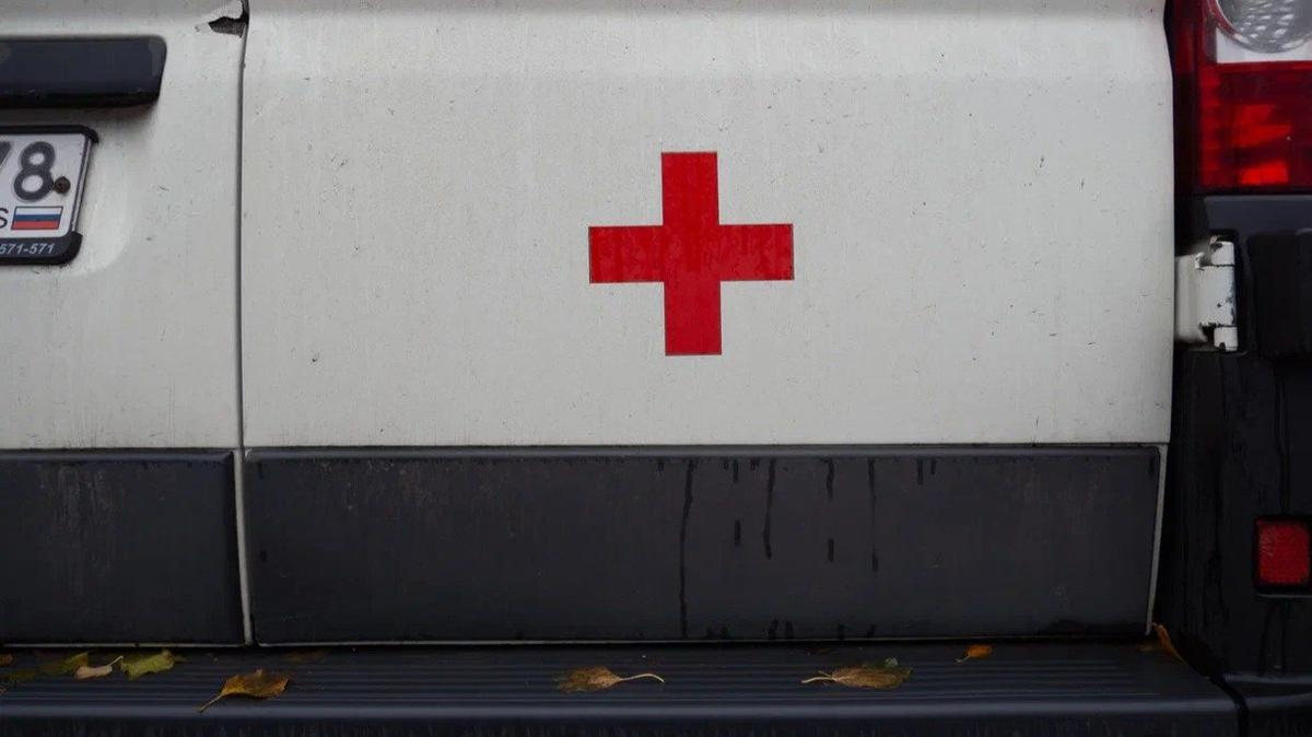 Возле общежития на Кузнецовской улице обнаружили студента с переломами — он умер в больнице