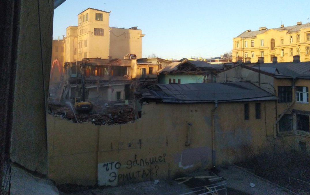 Разрушенные здания на Малом проспекте Петроградской стороны, 4 (бани Екимовой). Фото: телеграм-канал « SOS СПб Снос ».