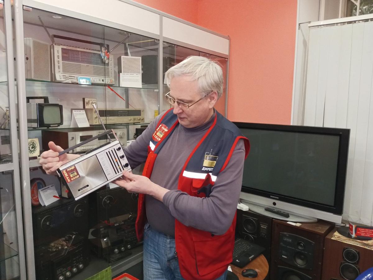 Илья Шкурко в музее. Фото: Музей истории радиотехники СССР