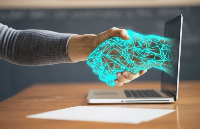 Исследование: роботы-рекрутеры нанимают персонал на работу лучше, чем люди