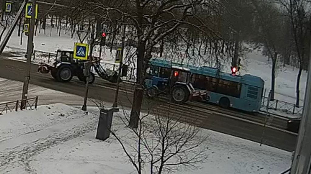 Скриншот: видео в Telegram-канале «Транспортный коллапс. Красное Село»