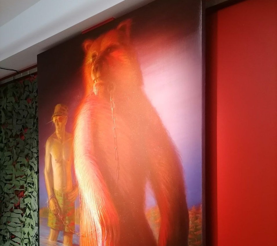 Инсталляция «Купание красного медведя» в Эрарте. Фото: Елена Михина / MR7
