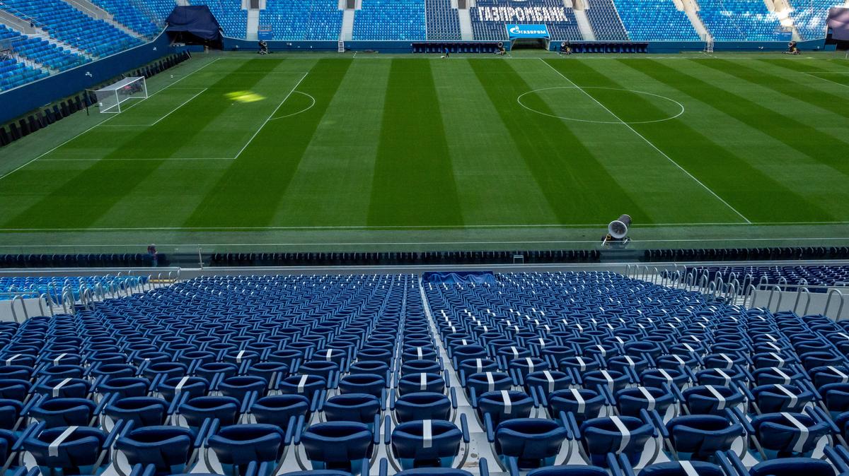 Три штрафа и запрет на посещение игр получили зрители мачта «Зенит» — «Спартак»