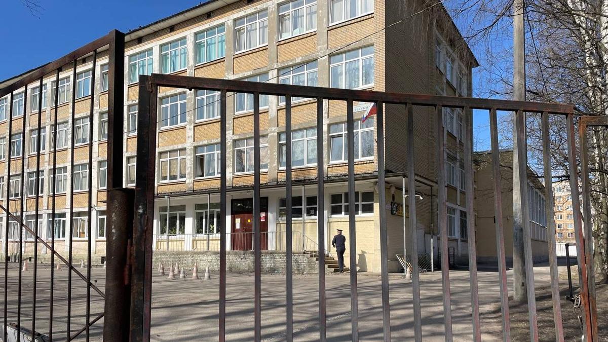 Школа, где произошла стрельба. Фото: Дарья Дмитриева / MR7