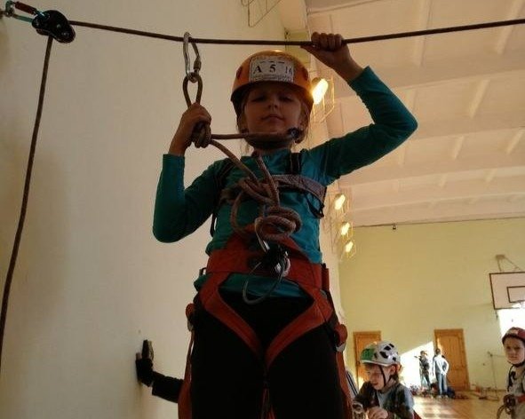 Настя на своих первых занятий в «Скифе», 2018 год. Фото: предоставлено Юлией Кузьминой