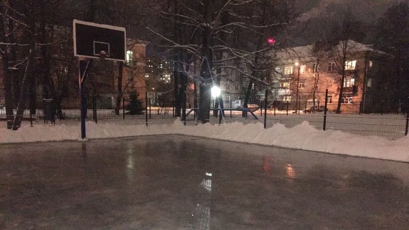 На старой Ржевке открыли долгожданный каток