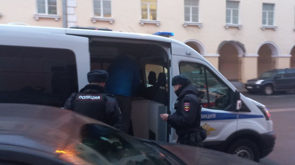 При сносе зданий на Бакунина задержали местного жителя