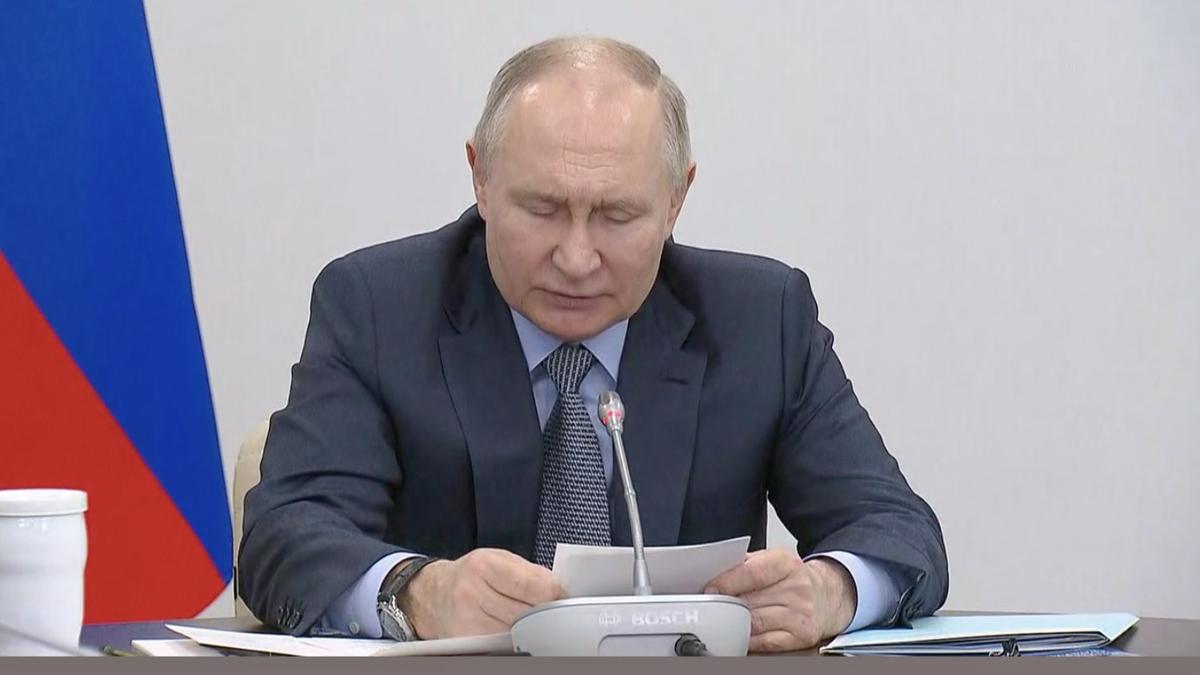 «Это ключ к созданию хорошо оплачиваемых рабочих мест»: Путин поручил наращивать экономические возможности Петербурга и Ленобласти