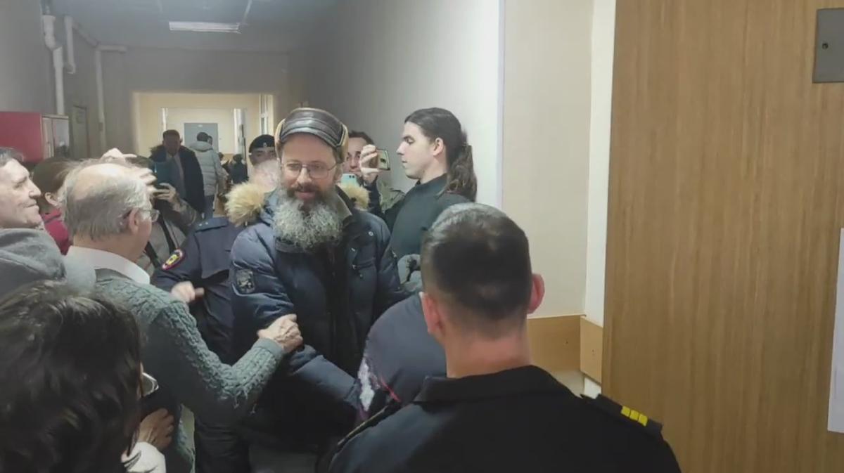 Арест активисту из Ленобласти Дмитрию Скурихину продлили еще на месяц