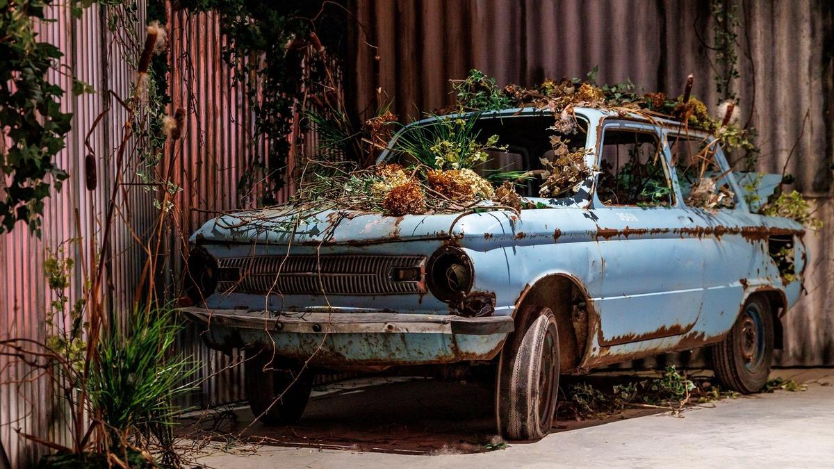 Склад, мастерская и клуб — гаражную субкультуру покажут на выставке в Севкабеле