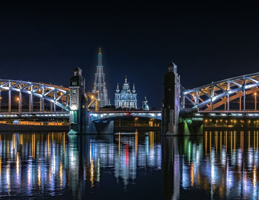 Вид на «модель колокольни», составленную из светящихся дронов. Фото предоставлено Фондом содействия восстановлению объектов истории и культуры