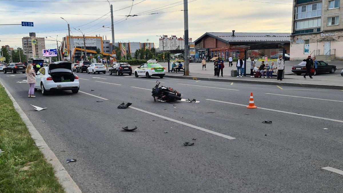 Мотоциклист попал в больницу после столкновения с легковушкой на  Гражданском проспекте — Новости Санкт-Петербурга › МР7.ру