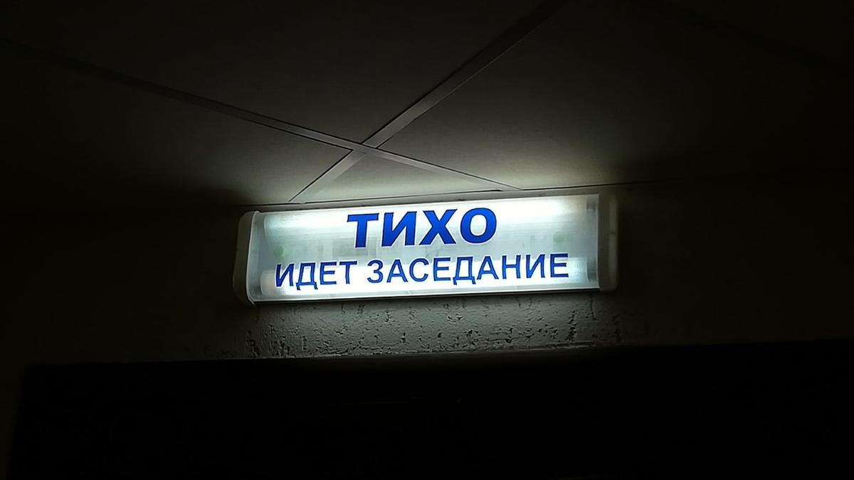 Суд допросил свидетелей по делу о записке на могиле родителей Путина