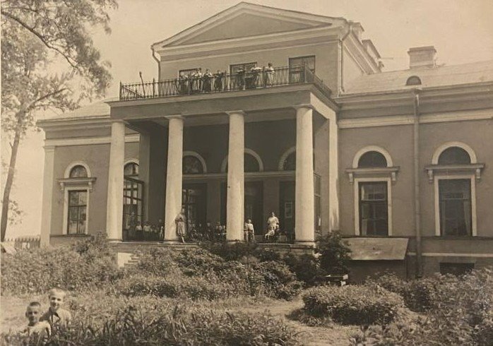 Дом в Коломягах. Фото из альбома Валентины Дмитриевны