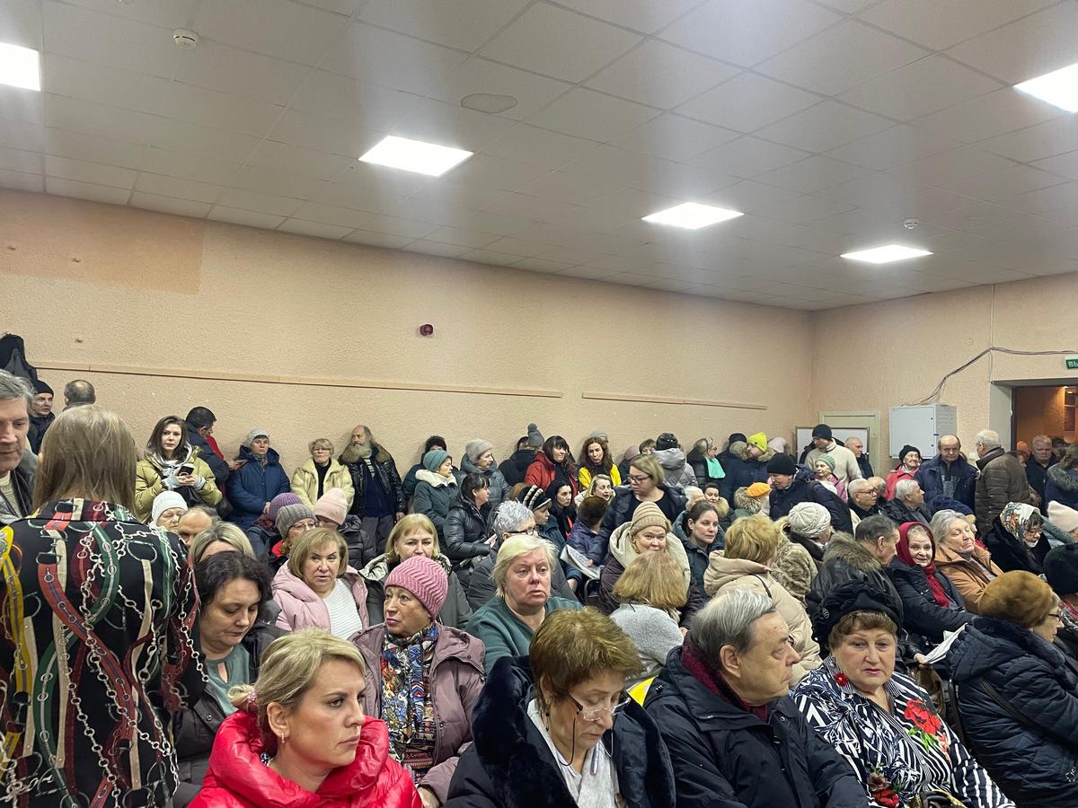 Пришедшие на встречу грожане не поместились в зале. Фото: Дарья Дмитриева / MR7