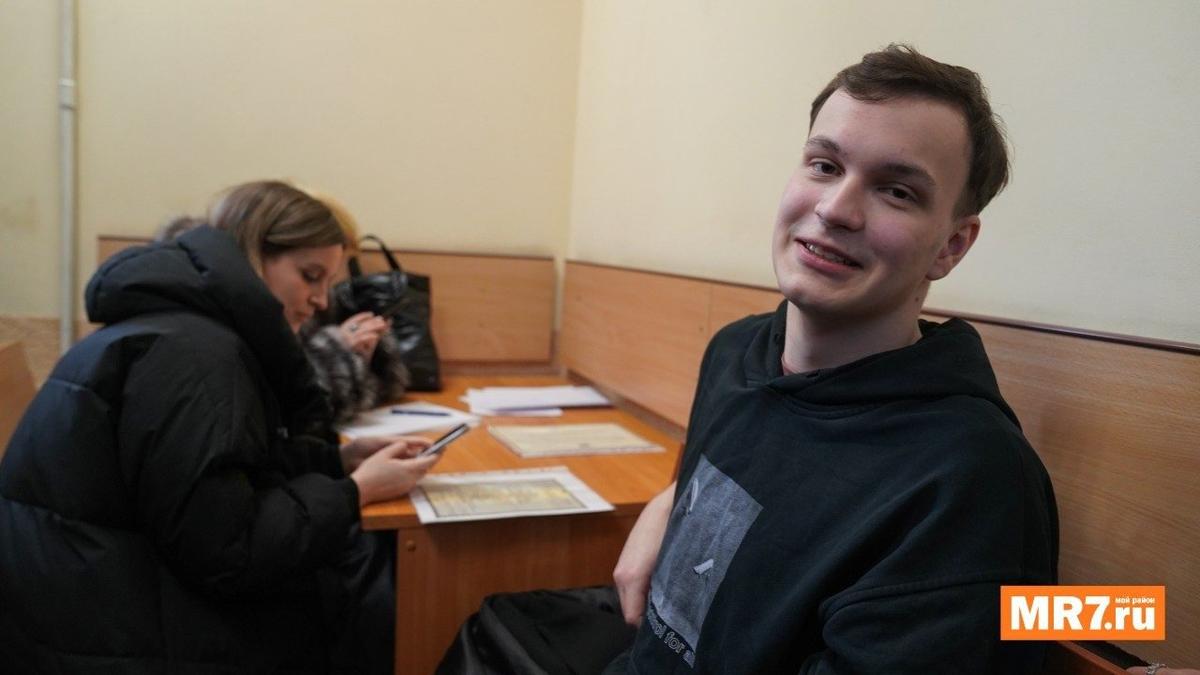 В суде начали слушания по делу о «повешенной Минерве» второкурсника СПбГУ Артёма Пронько и сразу же их отложили