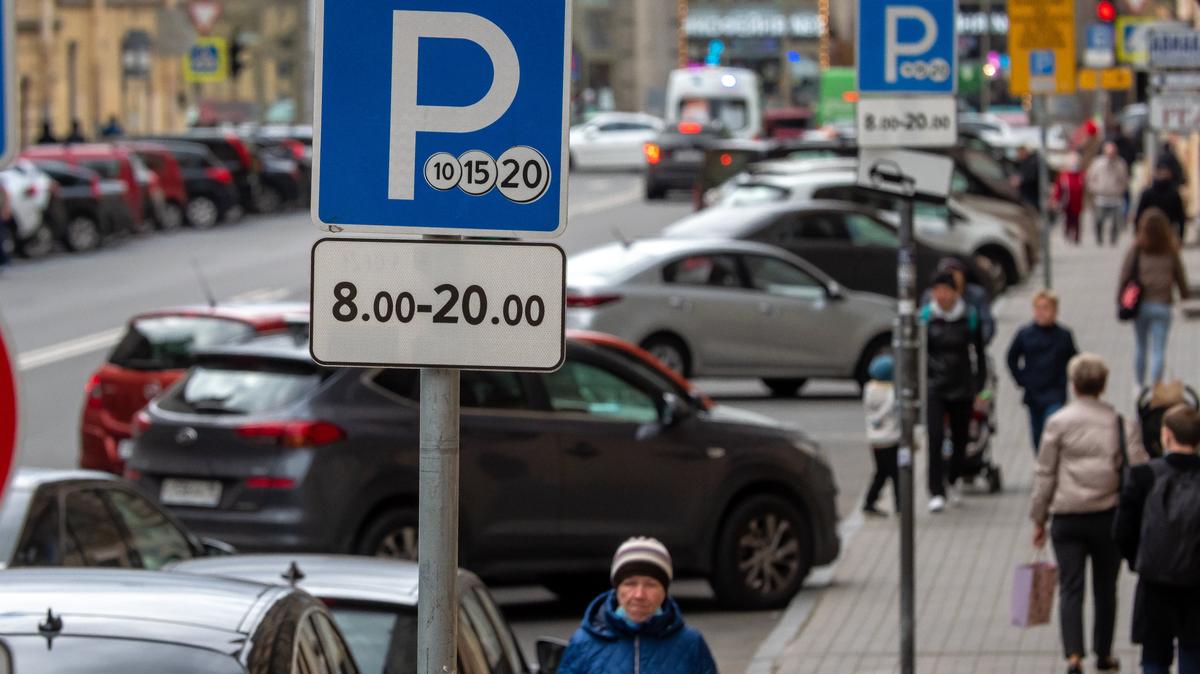 ЗакС создаст рабочую группу по вопросам платной парковки в Петербурге