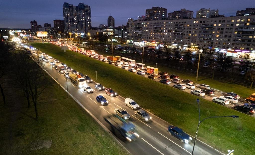 Новые светильники на проспекте Культуры. Фото: пресс-служба администрации Петербурга