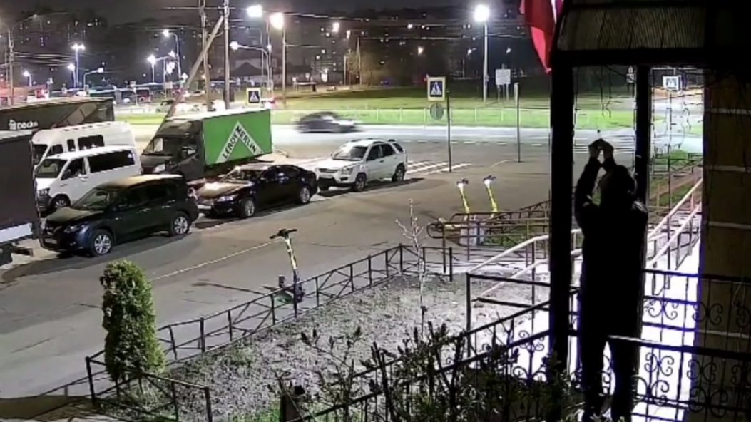 Задержан подозреваемый в порче флага России на фасаде жилого дома в Юнтолово