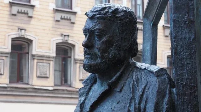 Поэзия барной стойки, экскурсии и спецпоказы фильмов: чем заняться в «День Д» 30—31 августа