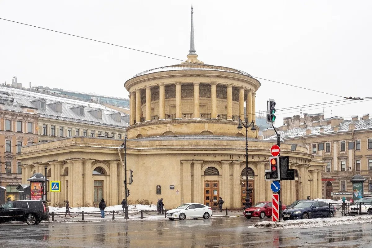 Метро площадь восстания до метро московская. Лиговский проспект площадь Восстания. Станция метро площадь Восстания Санкт-Петербург. Площадь Восстания выход на Лиговский проспект. Вестибюль метро площадь Восстания.