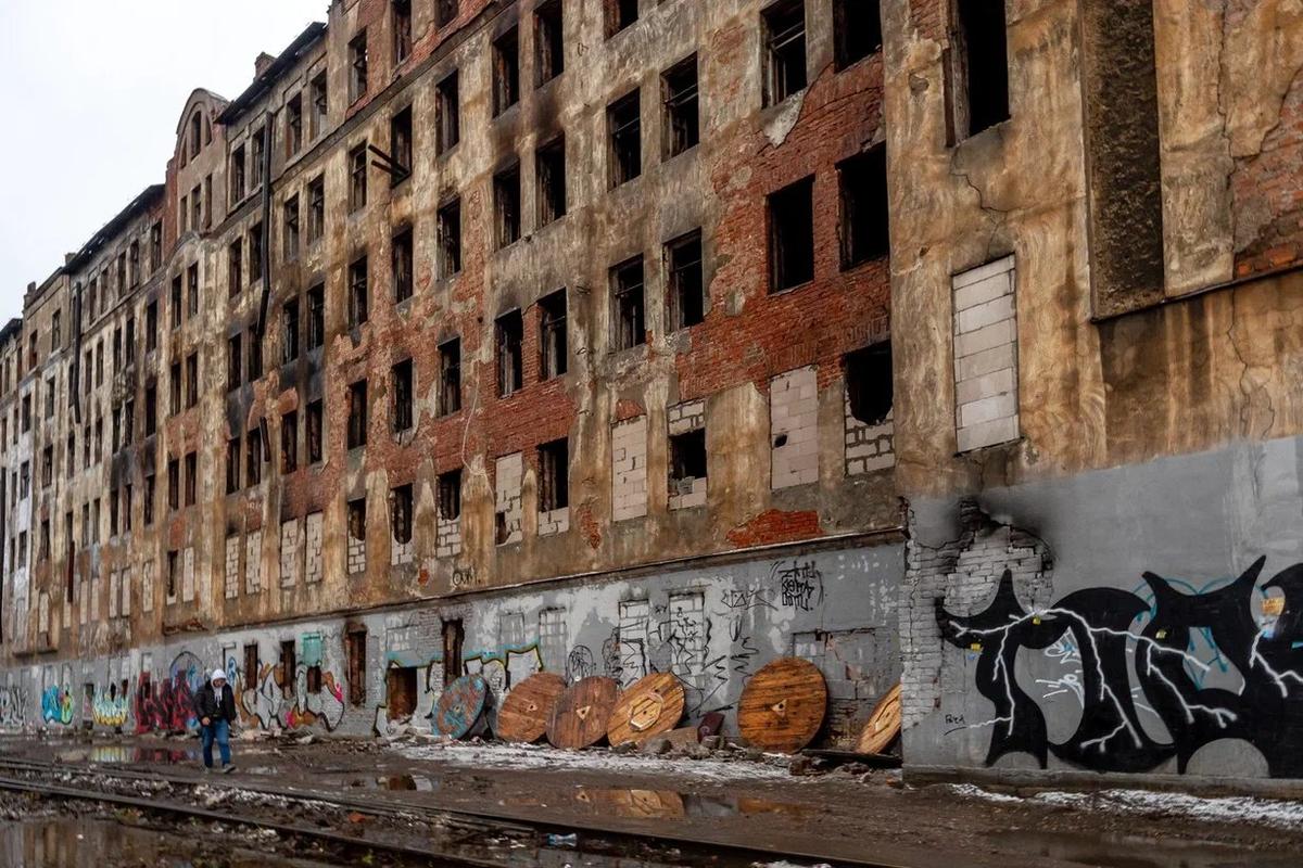 Заброшенные дома становятся пристанищем художников. Фото: Олег Золото / MR7