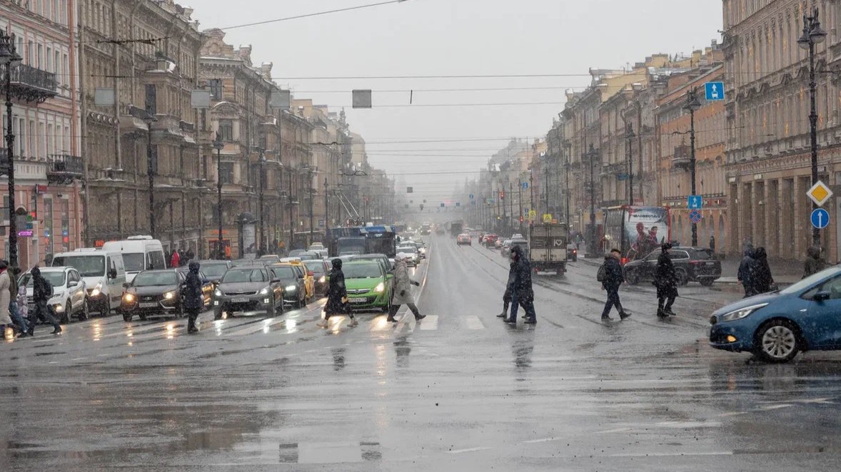 52 регион почему санкт петербург. Мокрый Петербург. Мокрый Питер фото. Дождь в Питере на прогулке. Идёт ли сейчас дождь в Питере.