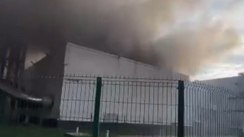 Спасатели тушат пожар в котельной на Московском проспекте — огонь охватил 80 «квадратов»