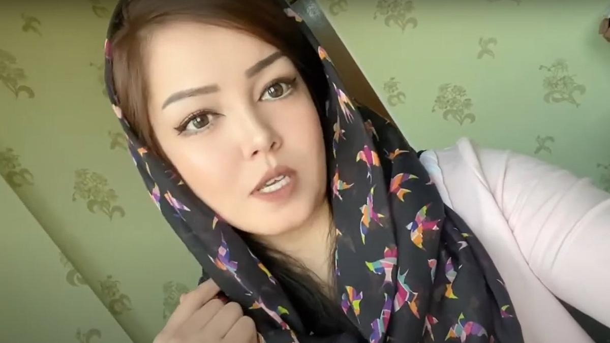 «Её там убьют». Журналистке и феминистке из Афганистана грозит депортация из Петербурга к талибам*