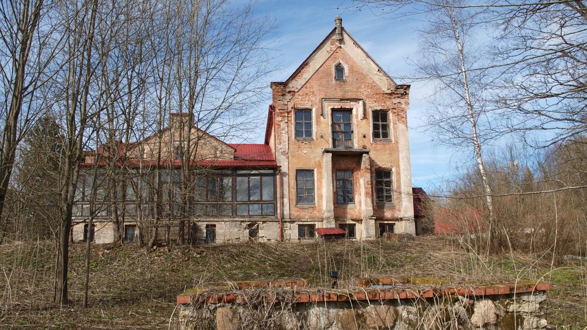 Итоговая ставка на аукционе по продаже заброшенной усадьбы «Утешение» в Ленобласти превысила 10 миллионов рублей