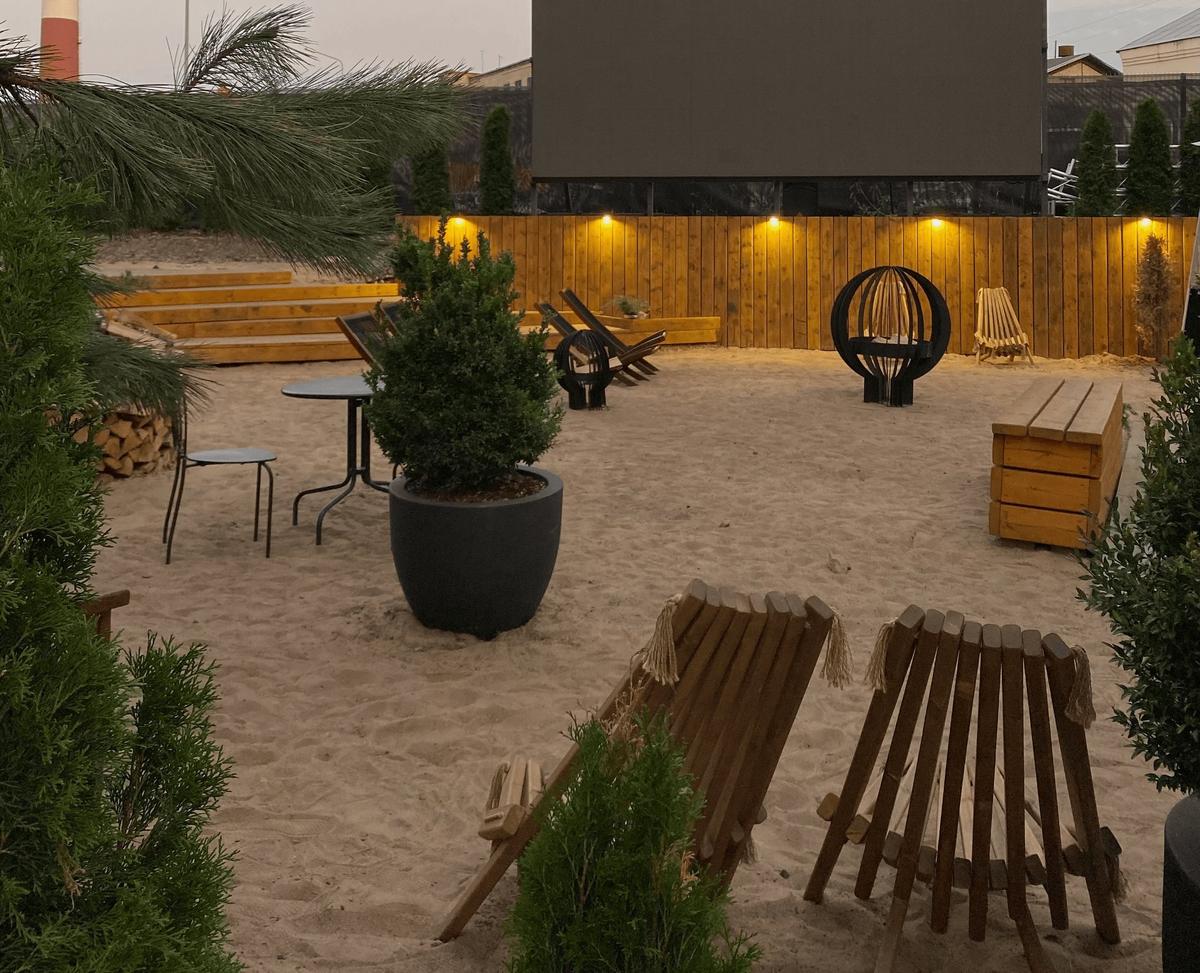 «Пляж» на Обводном канале. Фото: Олеся Липатова