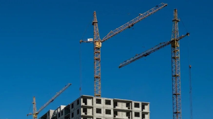 Строительство двух поликлиник и детского сада завершили в Парголово