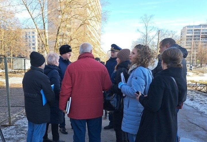 Олег Бобков встретился с жителями Калининского района. Фото предоставлено MR7 местной жительницей