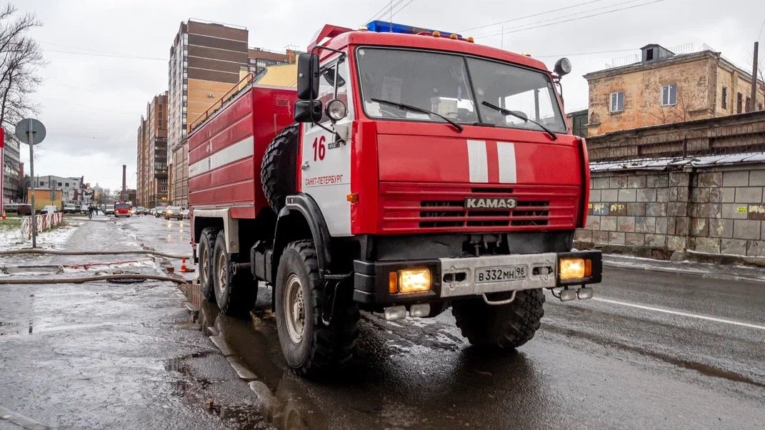В Петербурге от пожара на улице Тюшина пострадали два человека