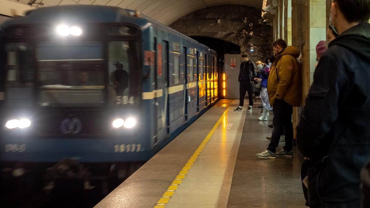 Петербуржца оштрафовали на 3 тысячи рублей за оскорбление сотрудника метро