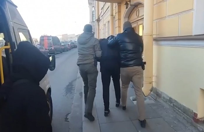 Петербургского мундепа заподозрили в организации незаконной миграции