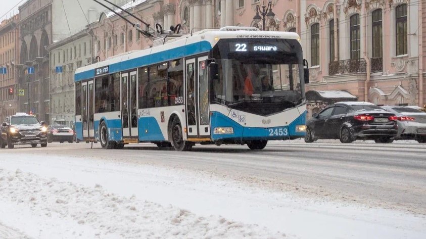 На улице Руставели загорелся троллейбус