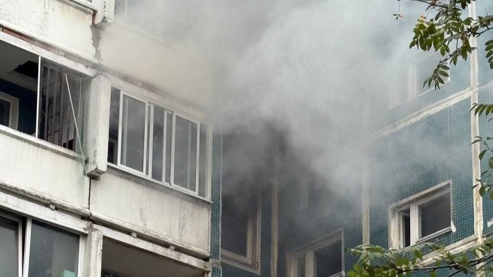 Двоих взрослых и ребёнка госпитализировали в результате пожара на улице Шаврова