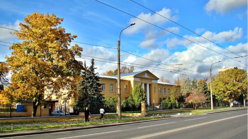 На Гражданском проспекте начали вырубку деревьев рядом с Изотопным корпусом Агрофиза