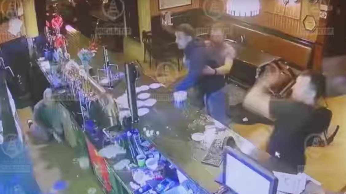 Одного из предполагаемых участников драки в баре на Римского-Корсакова отправили в СИЗО