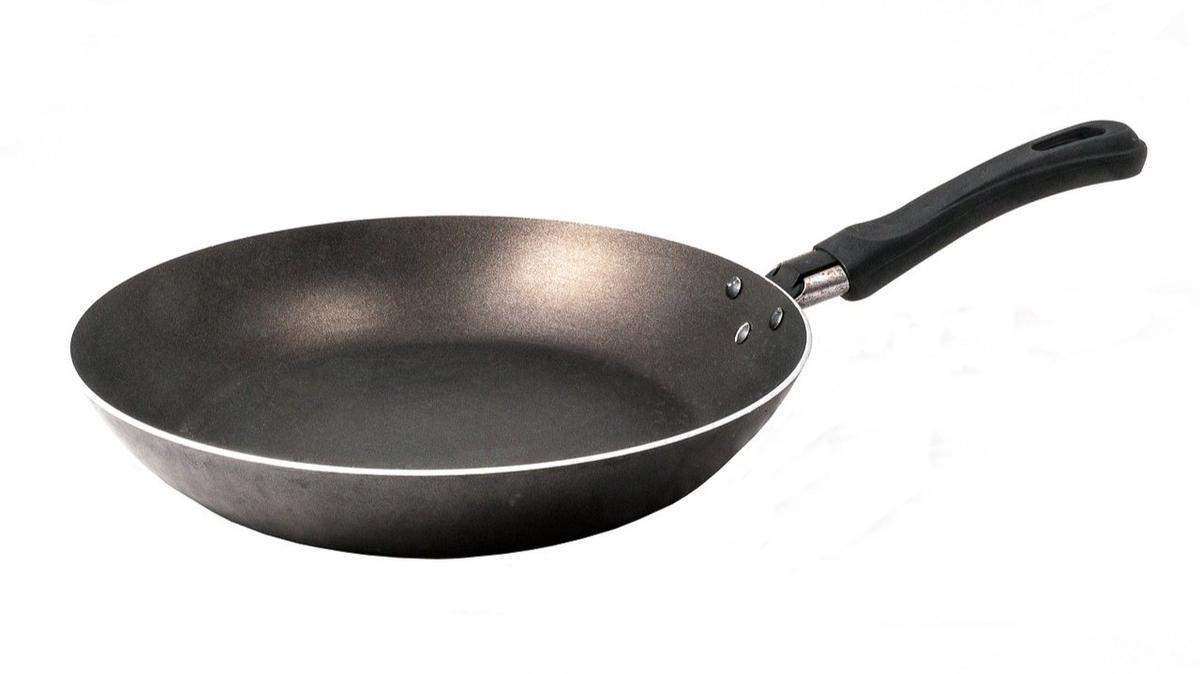 Двух петербуржцев задержали по подозрению в похищении сковородок с заправки